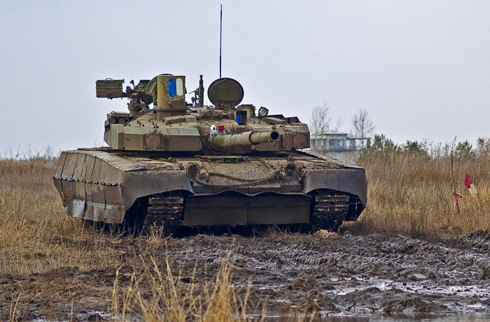 Ngoài Myanmar, một quốc gia khác cũng sử dụng các dòng xe tăng xuất xứ từ Liên Xô (cũ) là Thái Lan. Tháng 9/2011, nước này đã ký thỏa thuận với Ukraine mua 49 xe tăng chiến đấu T-84 Oplot-M.